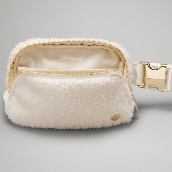 Lululemon Everywhere Belt Bag 1L Fleece - Picture 7 of 12